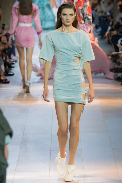 Look 8